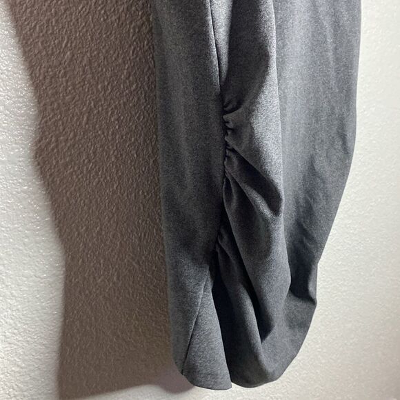 Old Navy Active- Power soft built in bra gray active top- Size Medium - Picture 2 of 6